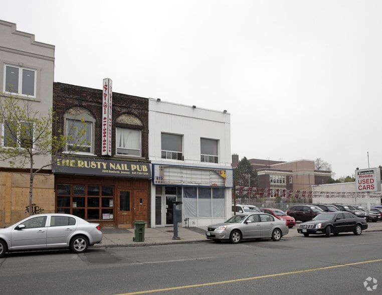 2208 Danforth Av, Toronto, ON à vendre - Photo du bâtiment - Image 2 de 2
