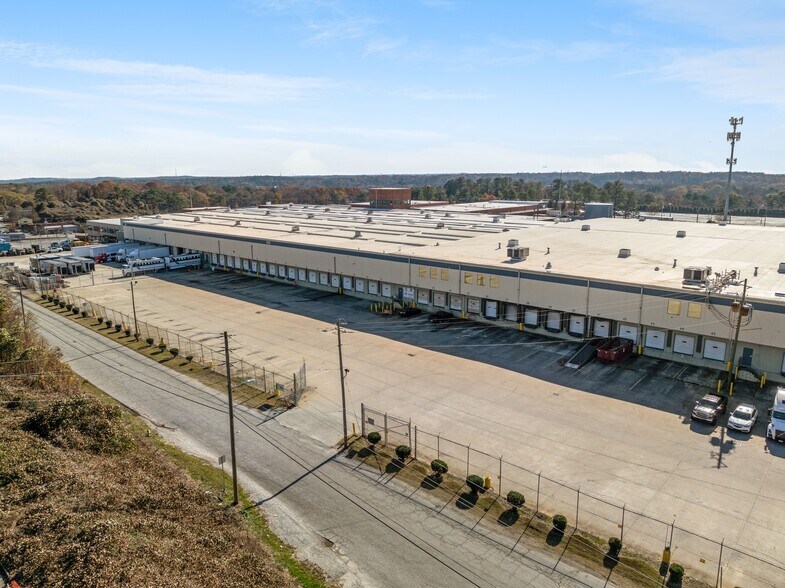 2251 Sylvan Rd, East Point, GA à louer - Photo du bâtiment - Image 2 de 15