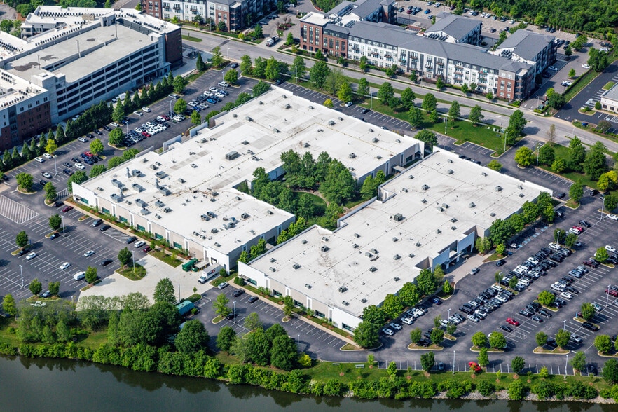 500-530 Great Circle Road portfolio of 2 properties for sale on LoopNet.ca - Building Photo - Image 3 of 5