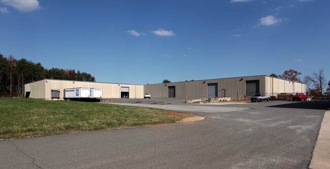 Plus de détails pour 8665 W Market St, Greensboro, NC - Industriel à louer