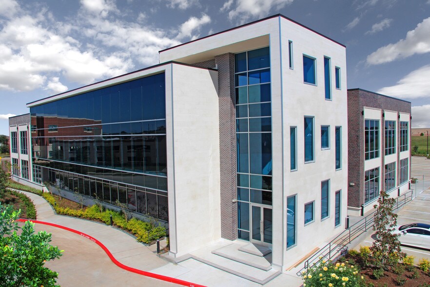 7619 Branford Pl, Sugar Land, TX for lease - Building Photo - Image 2 of 7