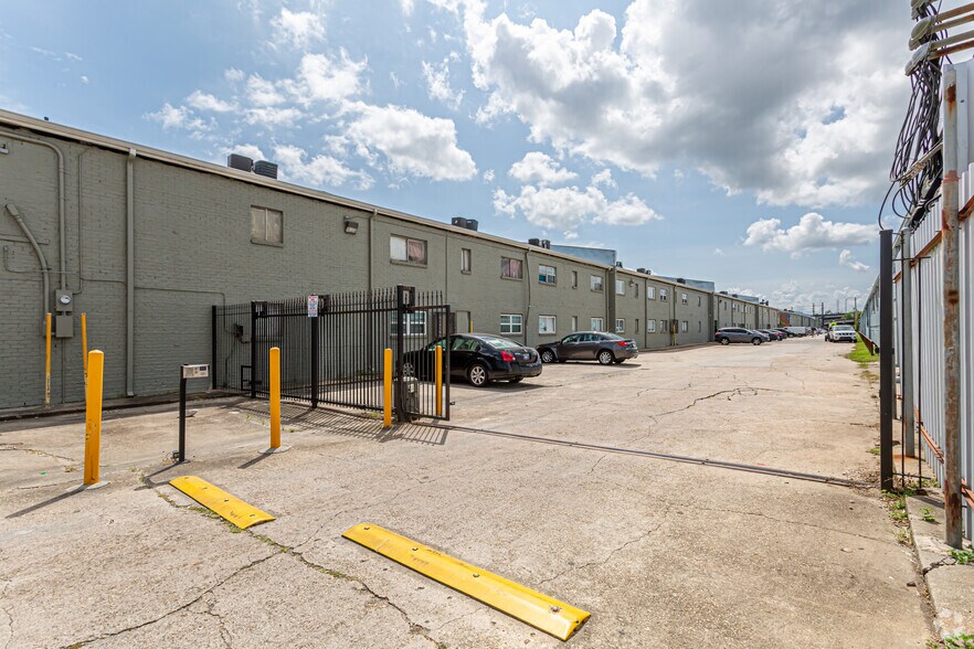 6000 Chef Menteur Highway, New Orleans, LA à vendre - Photo du bâtiment - Image 2 de 15