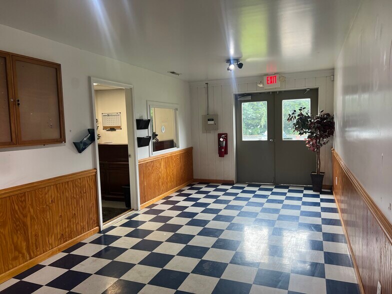 463 Industry Rd, Waynesboro, VA à louer - Photo du bâtiment - Image 3 de 27