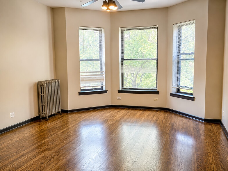 5609 S Michigan Ave, Chicago, IL à vendre - Photo du bâtiment - Image 2 de 5