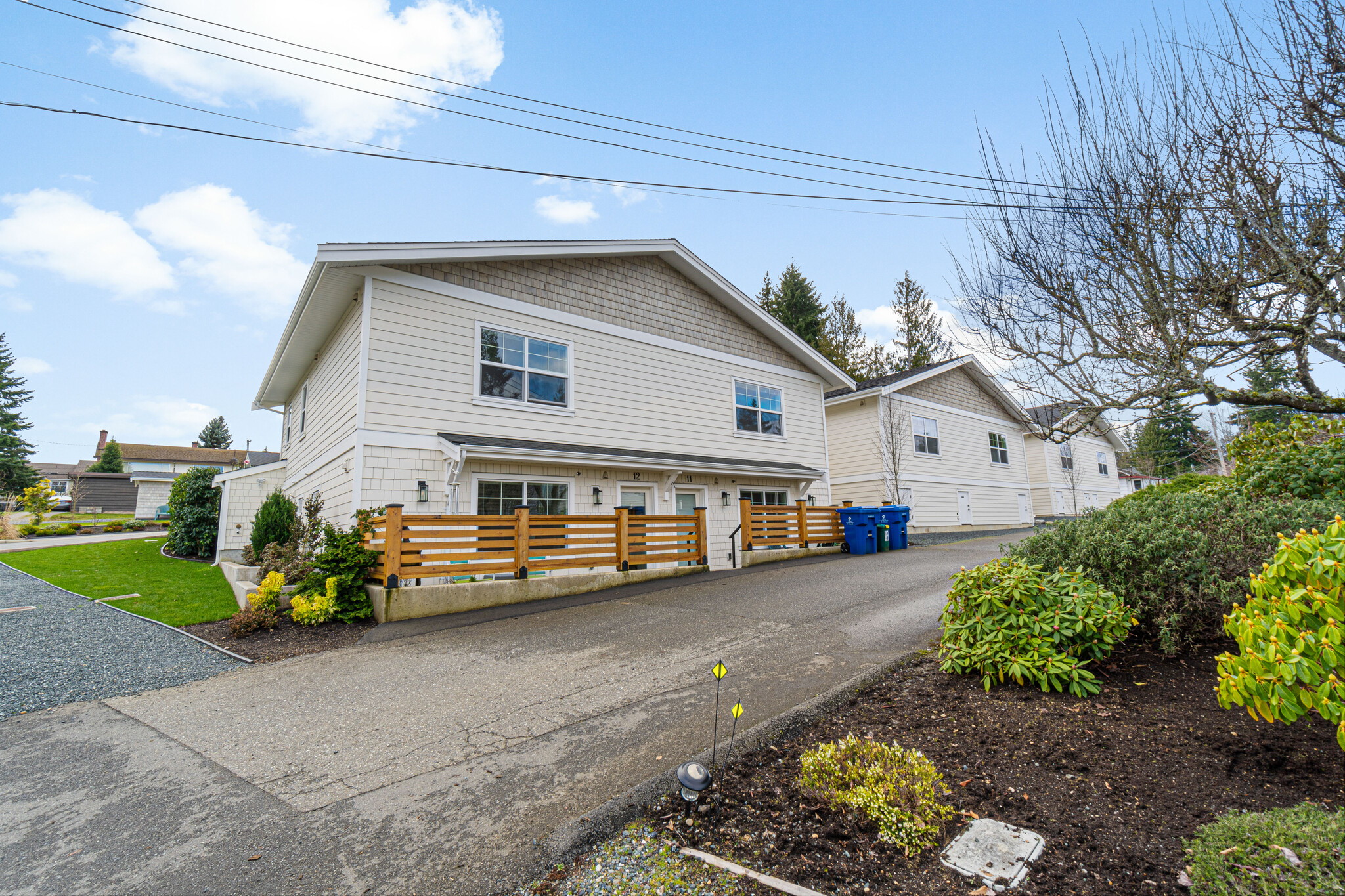 633 Beach Rd, Qualicum Beach, BC for sale Primary Photo- Image 1 of 51