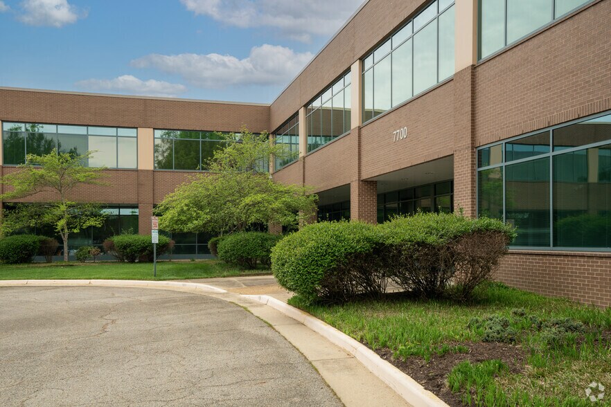 7374 Boston Blvd, Springfield, VA à louer - Photo du bâtiment - Image 3 de 5