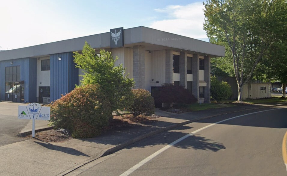 2270 NW Aviation Dr, Roseburg, OR à louer - Photo du bâtiment - Image 1 de 13