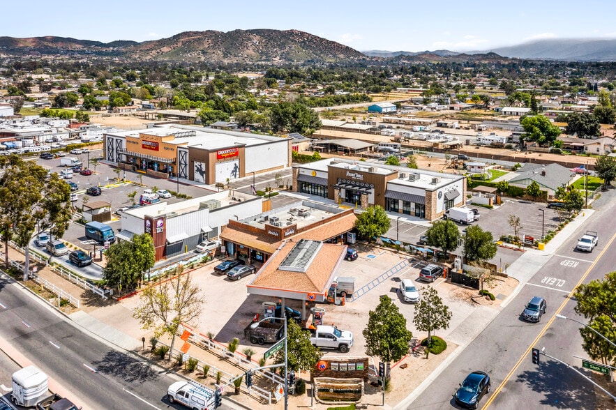 1488 6th St, Norco, CA à vendre - Photo du bâtiment - Image 2 de 14