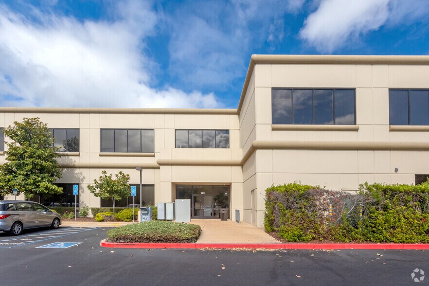 928 E Blanco Rd, Salinas, CA à louer - Photo du bâtiment - Image 2 de 4