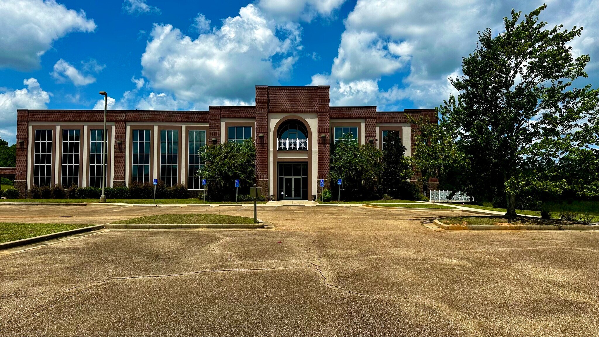 100 Pioneer Way, Magee, MS à louer Photo du bâtiment- Image 1 de 5