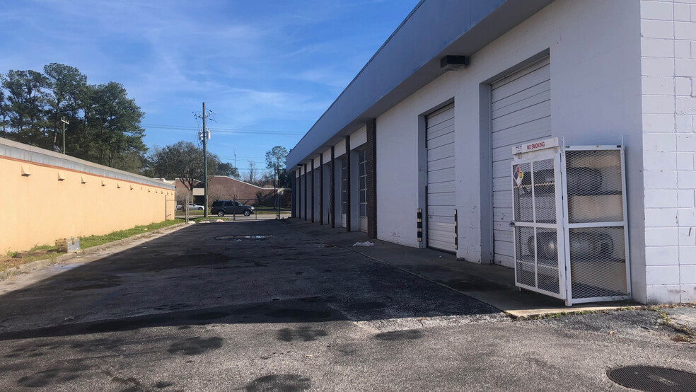 4052 University Blvd S, Jacksonville, FL for lease - Building Photo - Image 3 of 8