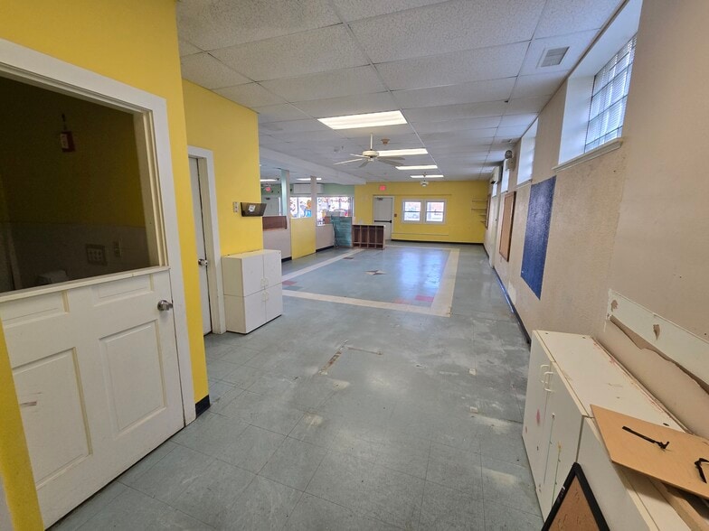 64 Bay Spring Ave, Barrington, RI for sale - Building Photo - Image 3 of 18