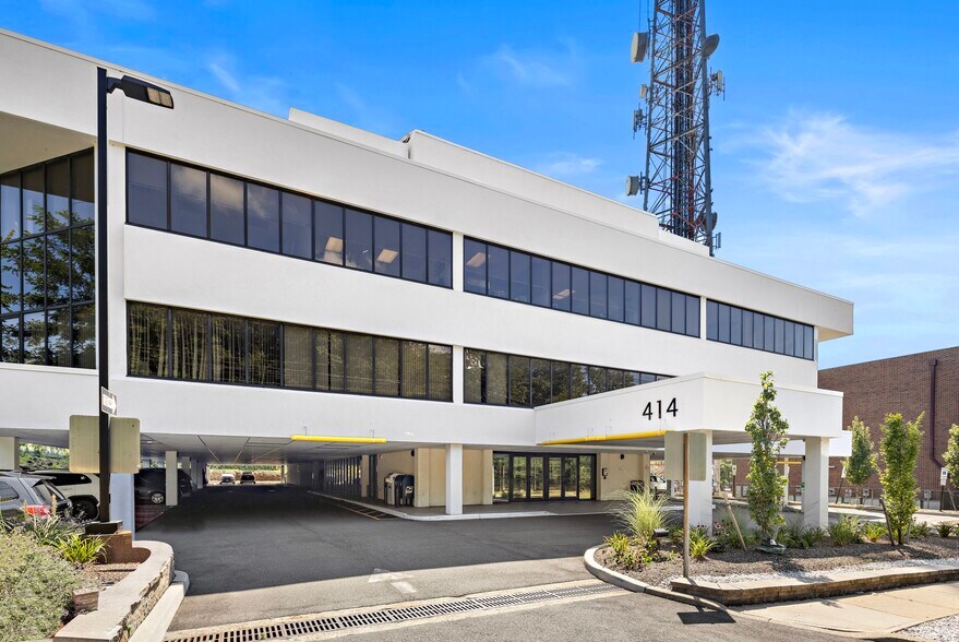 414 Eagle Rock Ave, West Orange, NJ à louer - Photo du bâtiment - Image 2 de 11