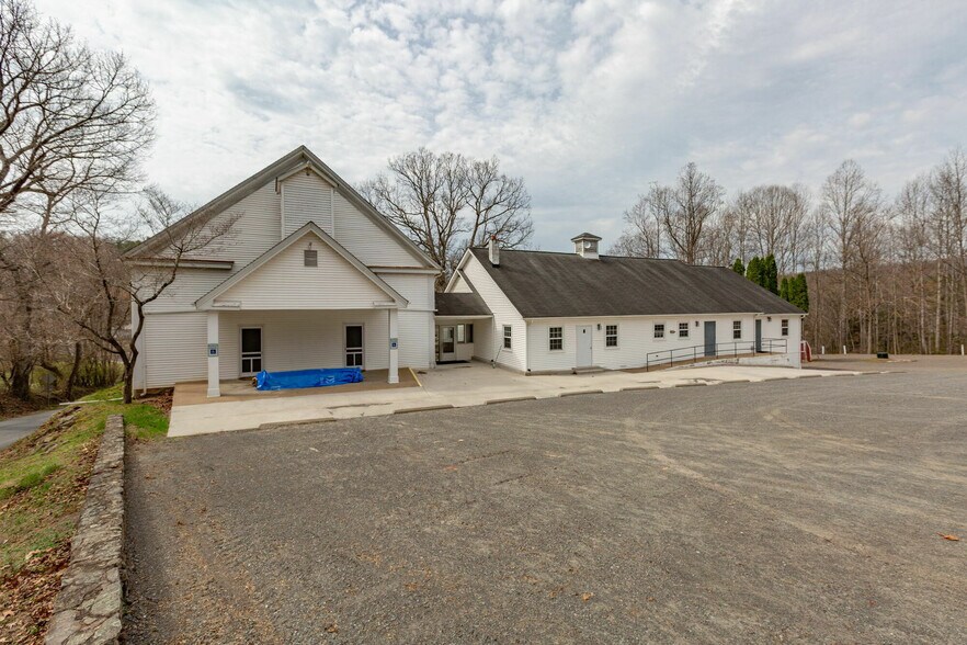 19 Scrabble Rd, Boston, VA à vendre - Photo du bâtiment - Image 2 de 9
