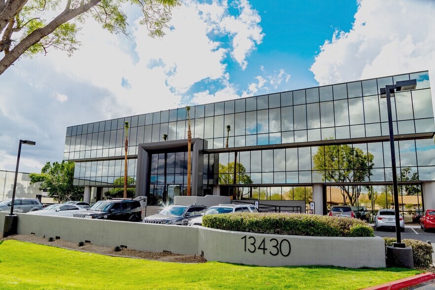 13430 N Scottsdale Rd, Scottsdale, AZ à louer - Photo du bâtiment - Image 1 de 10