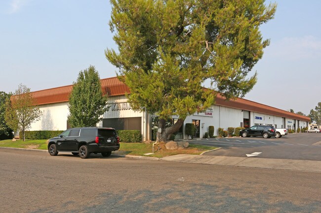 More details for 2561-2571 S Sarah St, Fresno, CA - Industrial for Lease