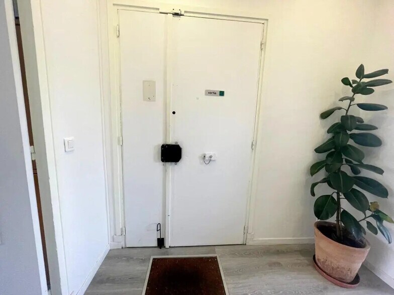 Office in Saint-Germain-en-Laye for lease - Interior Photo - Image 3 of 7