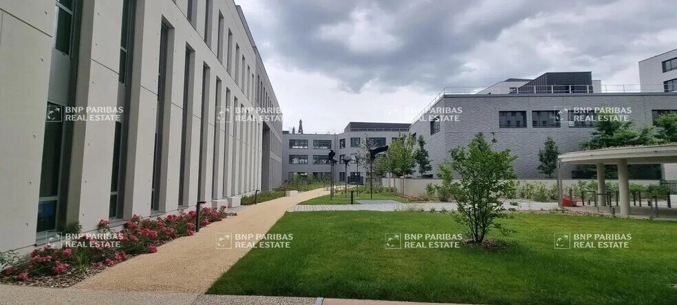 Bureau dans Villeurbanne à vendre - Photo du bâtiment - Image 3 de 22