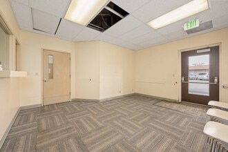 325 Chelan Ave, Wenatchee, WA for lease Interior Photo- Image 2 of 20