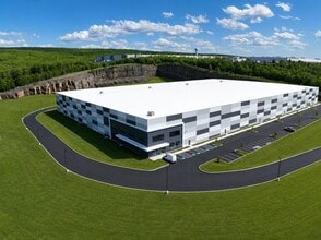 Valley View Dr, Jessup, PA for lease Interior Photo- Image 1 of 9