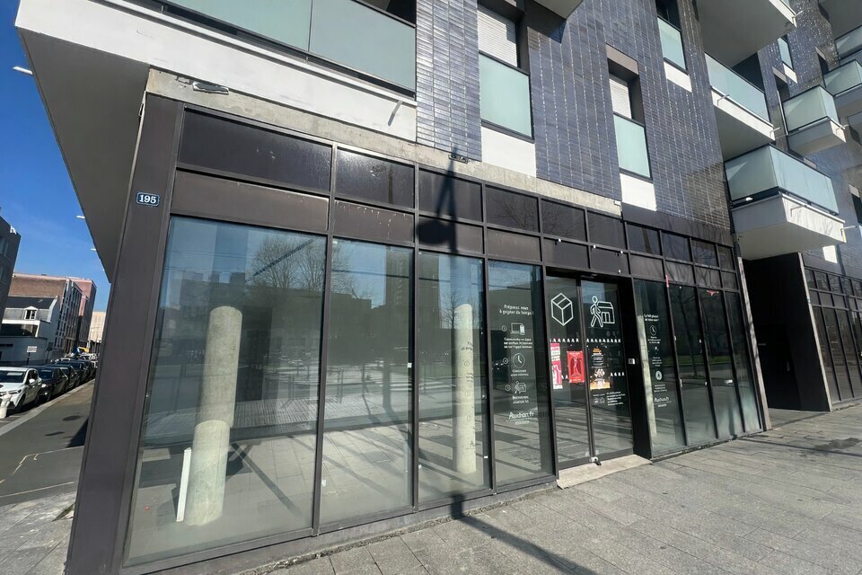 Retail in Le Havre for lease Building Photo- Image 1 of 3