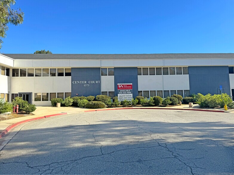 1373 Center Court Dr, Covina, CA à vendre - Photo du bâtiment - Image 2 de 5
