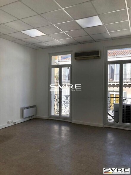 Office in Marseille for lease - Interior Photo - Image 2 of 11