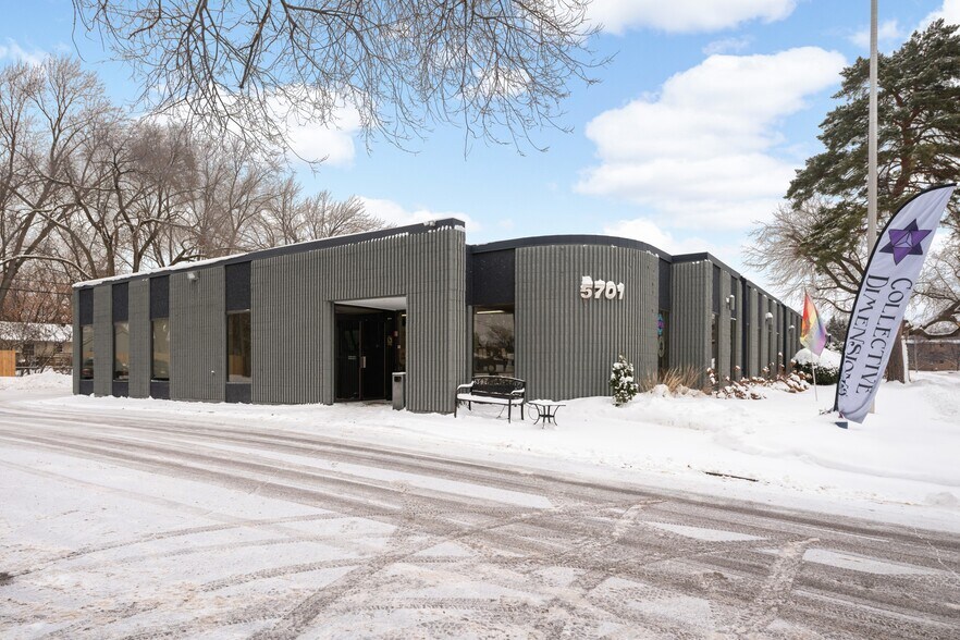 5701 N Kentucky Ave, Crystal, MN à vendre - Photo du bâtiment - Image 2 de 51