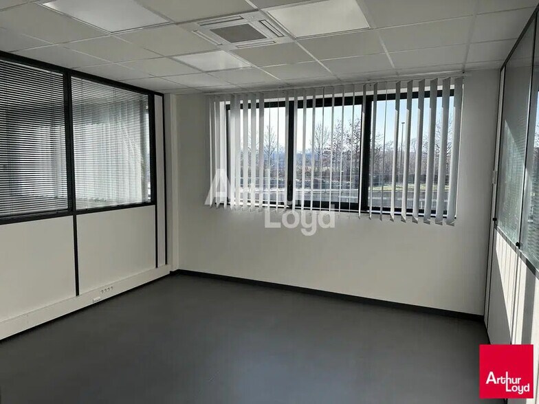 Flex dans Saint-Jacques-de-la-Lande à louer - Photo intérieure - Image 3 de 5