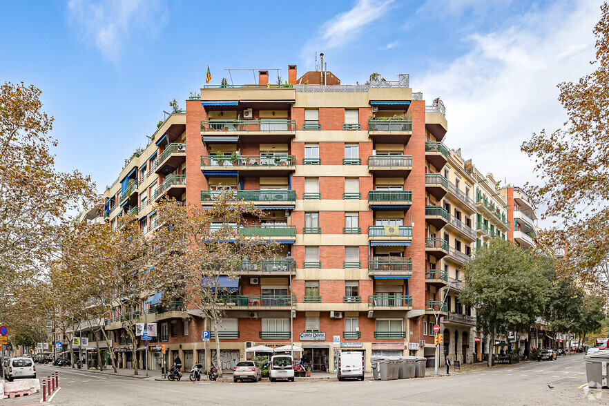 Commerce de détail dans Carrer De Mallorca, 67-75, Barcelona à louer - Photo principale - Image 1 de 2