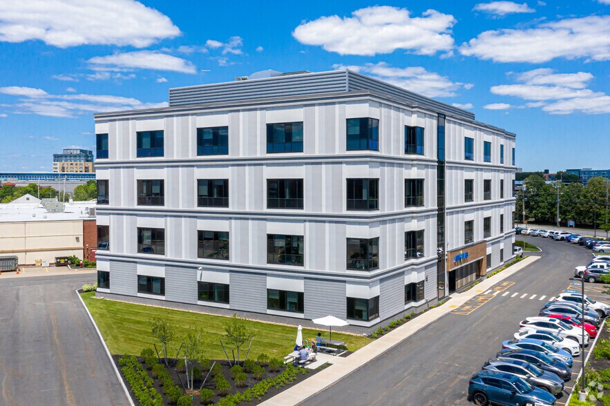 22 Strathmore Rd, Natick, MA à louer - Photo du bâtiment - Image 3 de 5