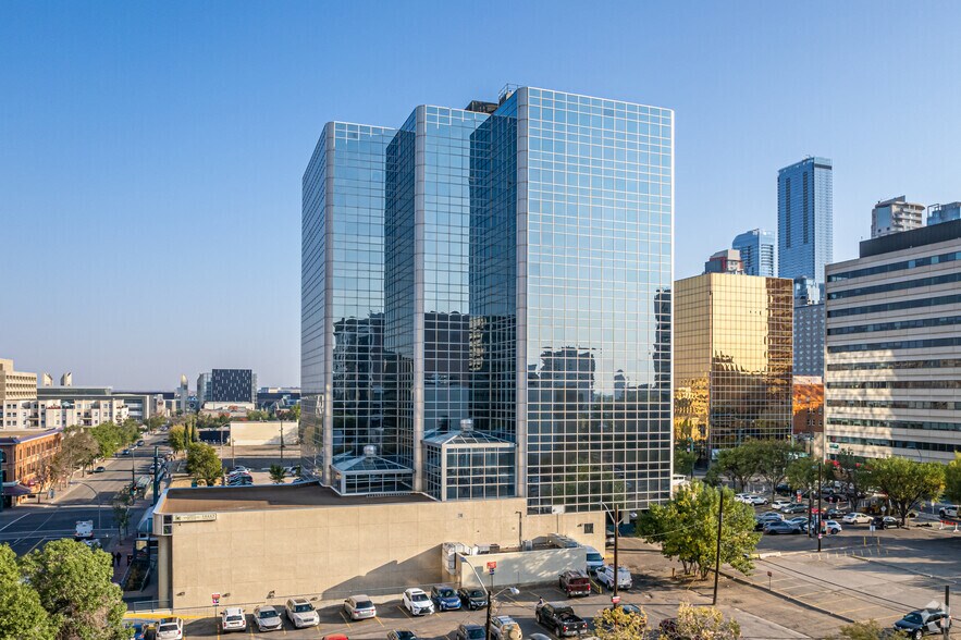 10665 Jasper Ave, Edmonton, AB à louer - Photo du bâtiment - Image 3 de 14