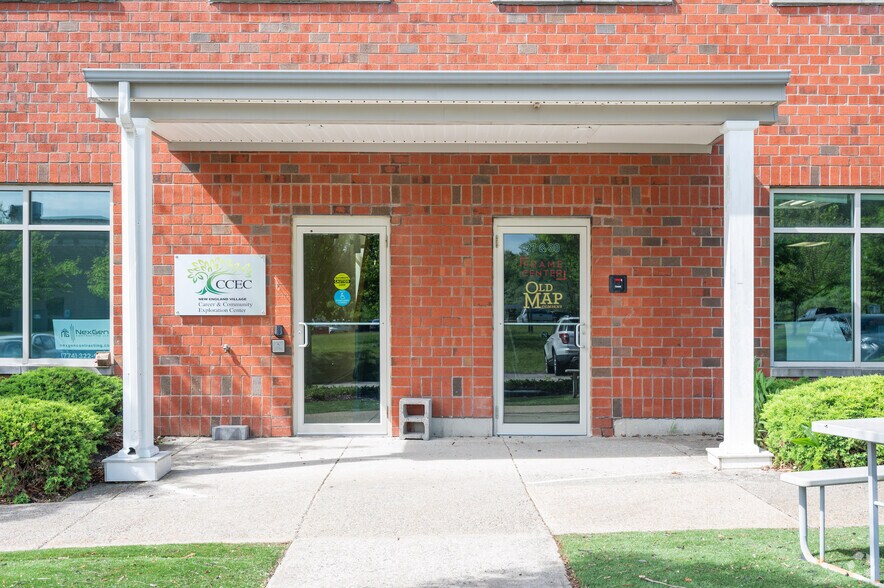 42 Winter St, Pembroke, MA à vendre - Photo du bâtiment - Image 2 de 25