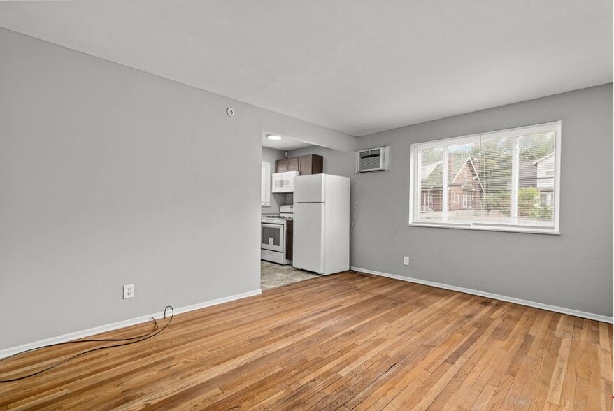 1108 Bates St, Saint Louis, MO for sale - Building Photo - Image 3 of 11