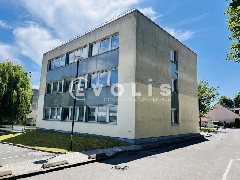 Bureau dans Noisiel à louer - Photo du bâtiment - Image 2 de 9