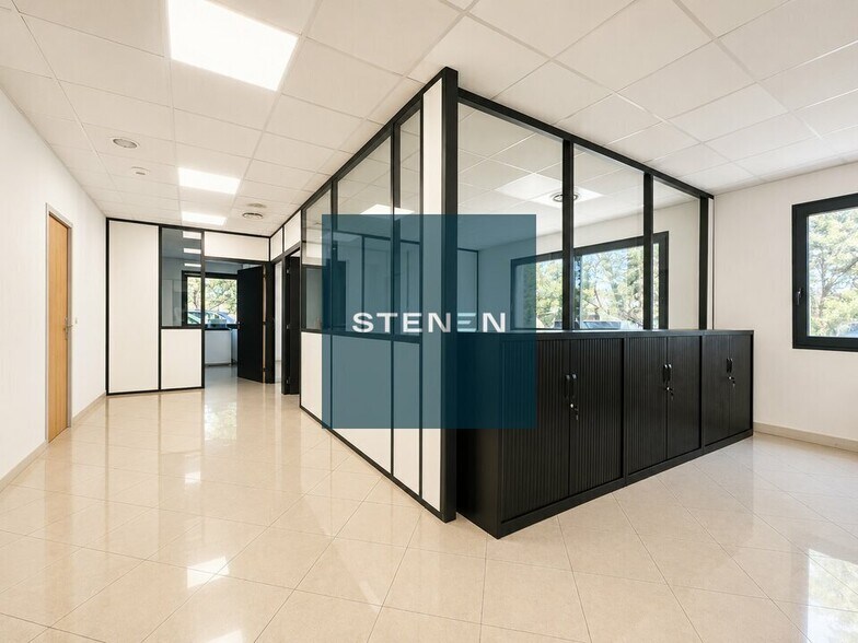 Office in Vitrolles for lease - Interior Photo - Image 1 of 5