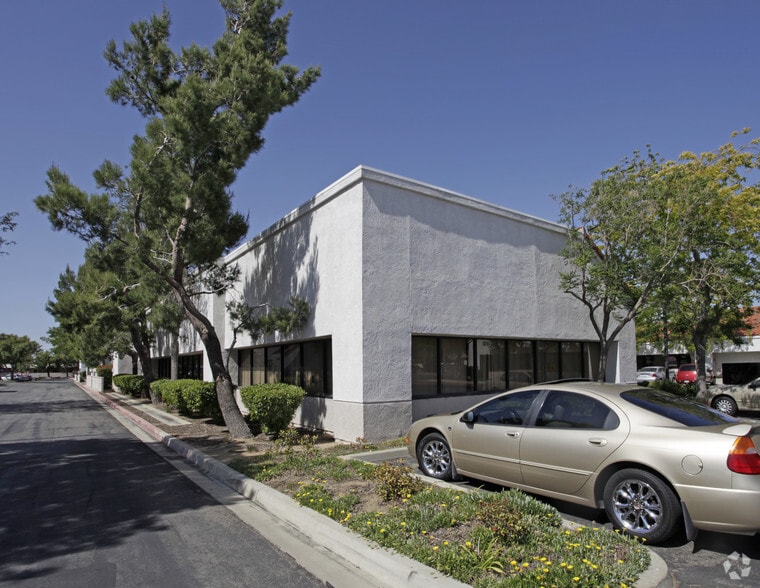 1601 E Palmdale Blvd, Palmdale, CA for sale - Building Photo - Image 3 of 8