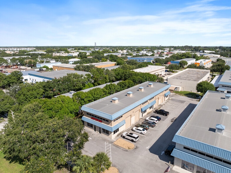 3483-3497 SE Lionel Ter, Stuart, FL for sale - Building Photo - Image 2 of 17