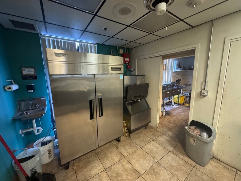 7180 S US Highway 1, Port Saint Lucie, FL à vendre - Photo du bâtiment - Image 3 de 12