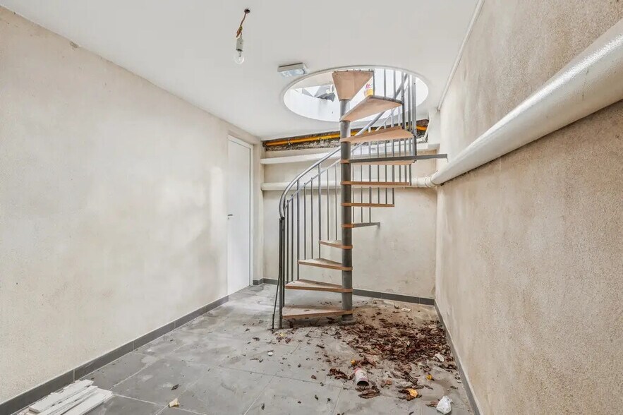 Retail in Paris for lease - Interior Photo - Image 3 of 7