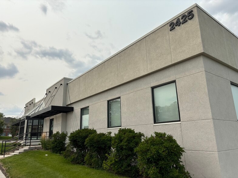 2425 Westown Pky, West Des Moines, IA for sale - Building Photo - Image 1 of 7