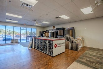 3145 E Chandler Blvd, Phoenix, AZ à louer Photo intérieure- Image 2 de 7