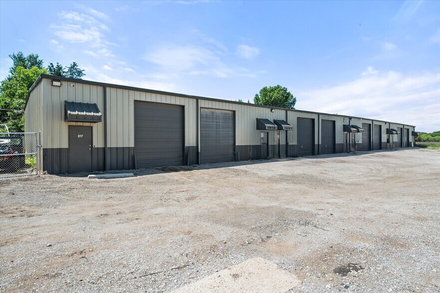 801-817 S 6th Ave, Mansfield, TX à vendre - Photo du bâtiment - Image 3 de 12