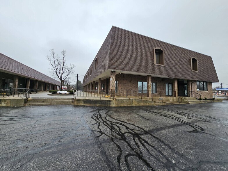 417-435 Ridge Rd, Munster, IN à louer - Photo du bâtiment - Image 3 de 9