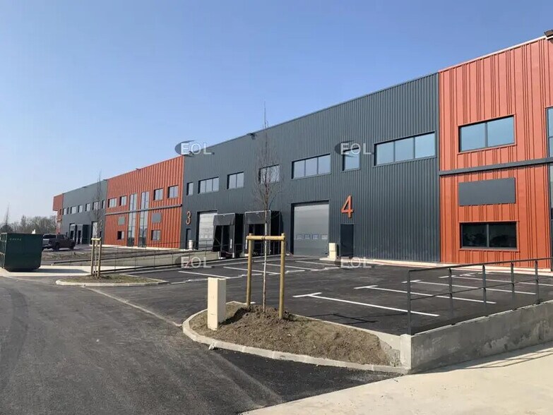 Industrial in Saint-Ouen-l'Aumône for lease - Building Photo - Image 2 of 20