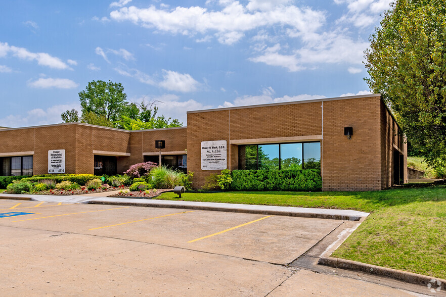 6112-6134 E 61st St, Tulsa, OK for lease - Building Photo - Image 1 of 5