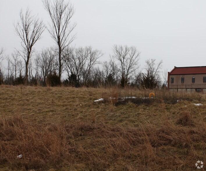 21320 Midland Dr, Shawnee, KS for sale - Primary Photo - Image 2 of 4