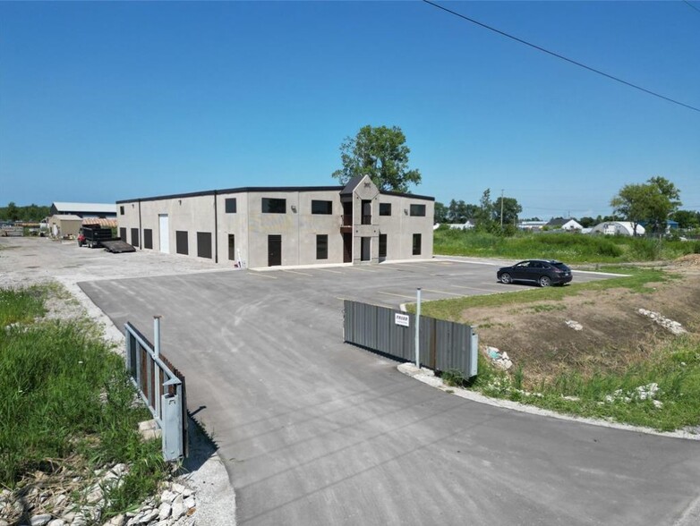 540 Gladwish Dr, Sarnia, ON for lease - Building Photo - Image 3 of 6