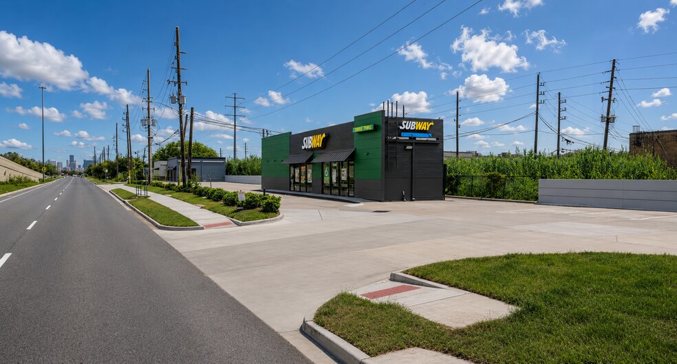 8549/8551 Almeda Rd portfolio of 2 properties for sale on LoopNet.ca - Building Photo - Image 2 of 6