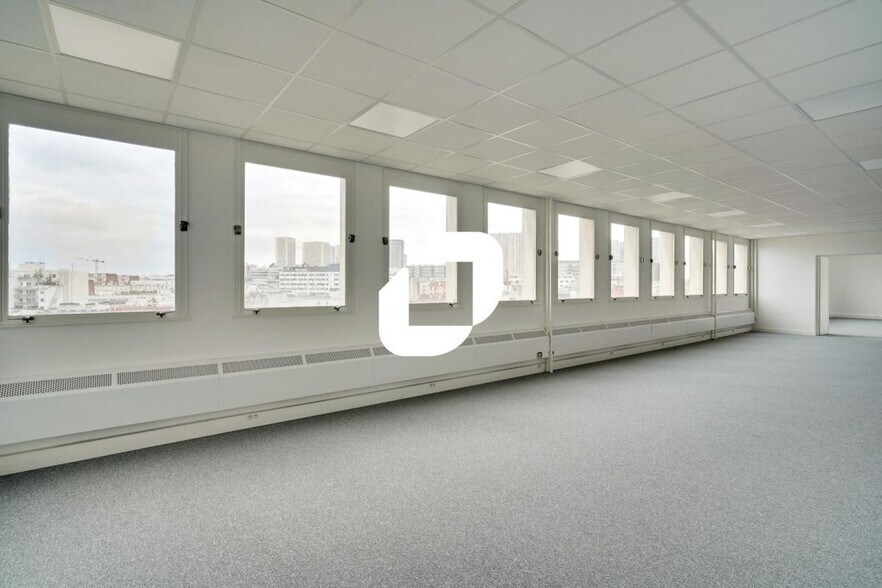 Industrial in Paris for lease - Interior Photo - Image 2 of 12